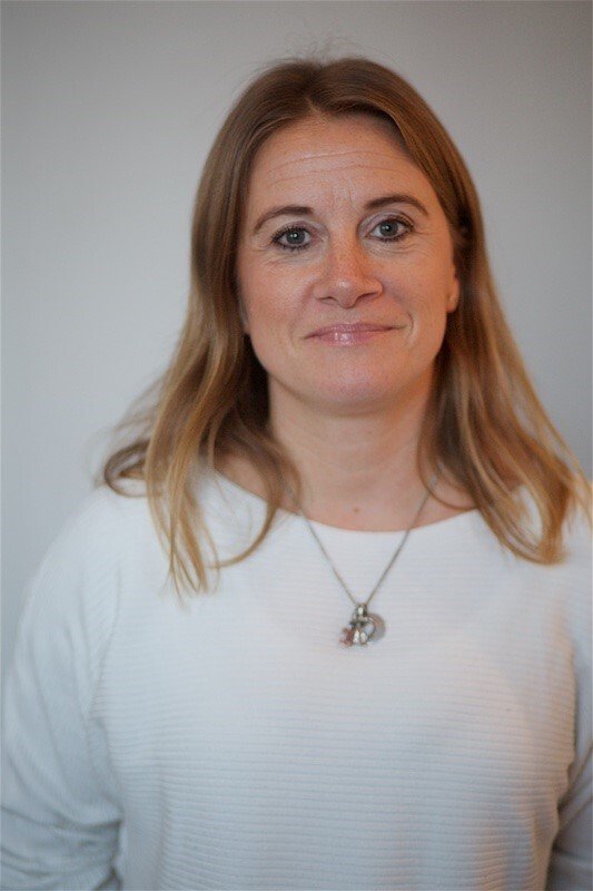Porträtt av Carina Ask, administratör, sektionen för arbetsterapi.