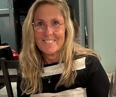 Porträtt av Cecilia Beffa Parnell, ekonomiadministratör vid avdelningen för allmänmedicin och primärvård, NVS.
