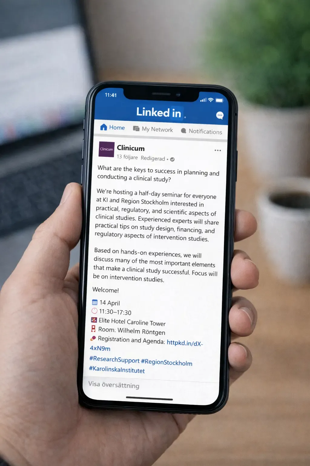 En mobiltelefon med LinkedIn