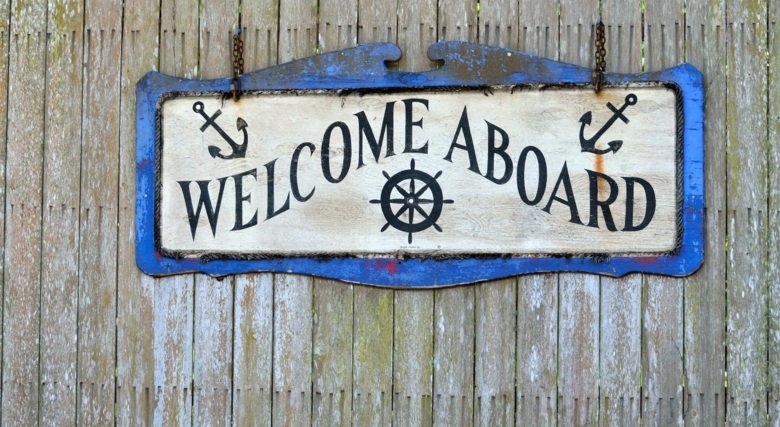 Foto av skylt som säger "Welcome aboard"