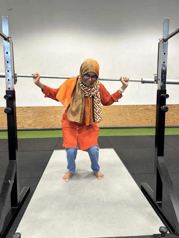 Familjer som rör sig tillsammans i KI's träningslokaler