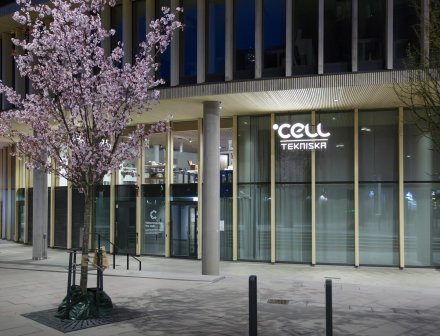 Exteriör, ingång till The Cell.